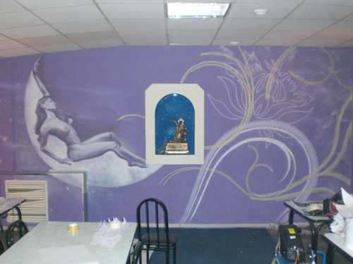 Процесс росписи кафе-бара «Дель»