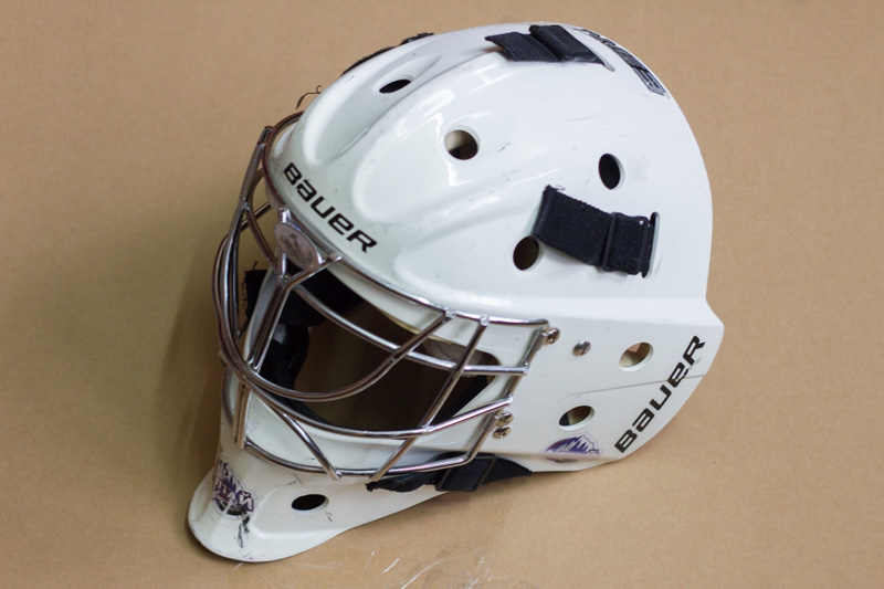 Хоккейный шлем с волками