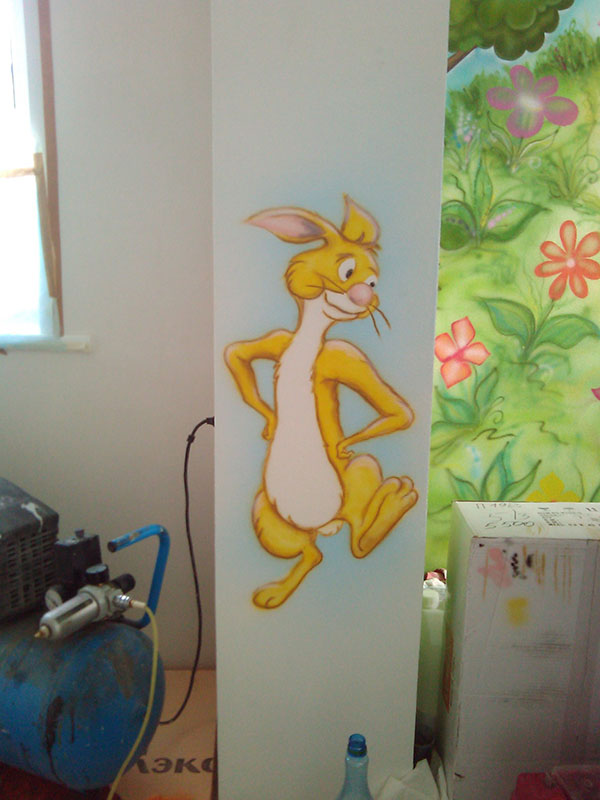 Процесс росписи детской комнаты